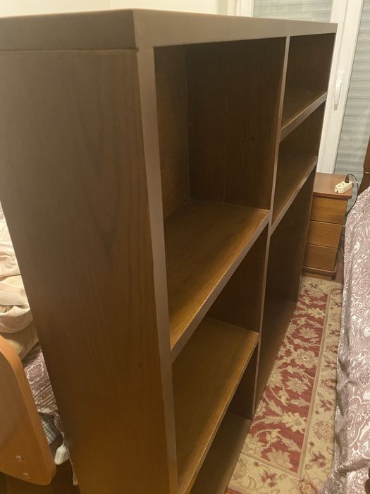 Estante para livros e TV