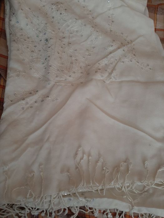 Echarpes Grande branca com apliques+ oferta echarpe