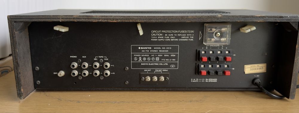Amplituner stereo Sanyo Model 2016 – klasyczny vintage / retro