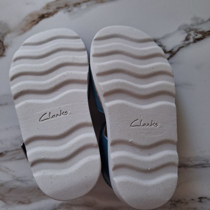 Шкіряні босоніжки Clarks Crown Bloom.   В ідеальному стані!