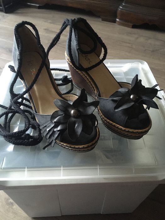 Buty na koturnie roz 37