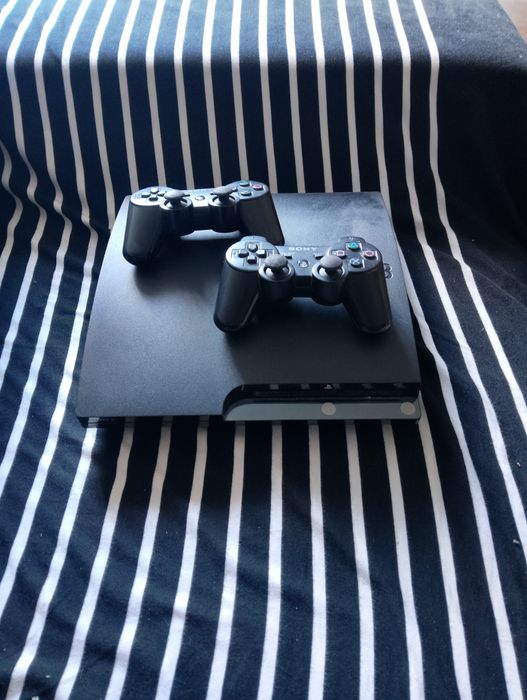 PlayStation3 slim 120GB com 2 comandos