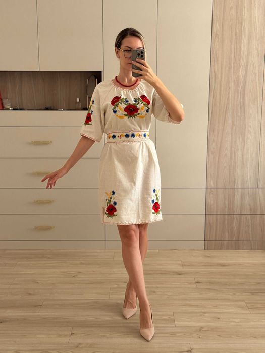 Сукня вишиванка лляна розмір 46 М  48 L, колір молочний, червоні квіти