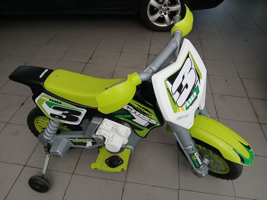 Mota elétrica de criança, bateria em óptimo estado. .