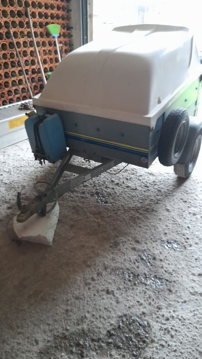 Atrelado/Reboque para transporte de cães de caça.