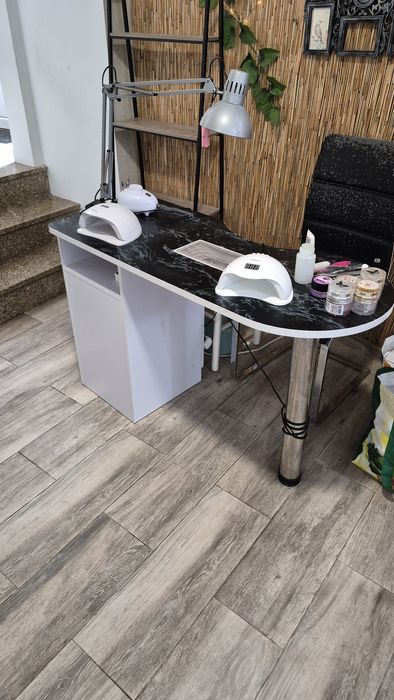 Mesa de unhas com aspirador