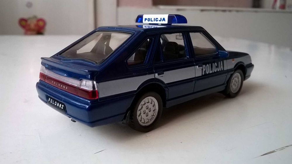 POLONEZ Caro Plus - konwersja POLICJA; skala 1:43; model metal-plastik
