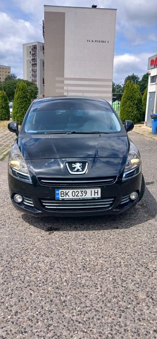 Peugeot  5008...