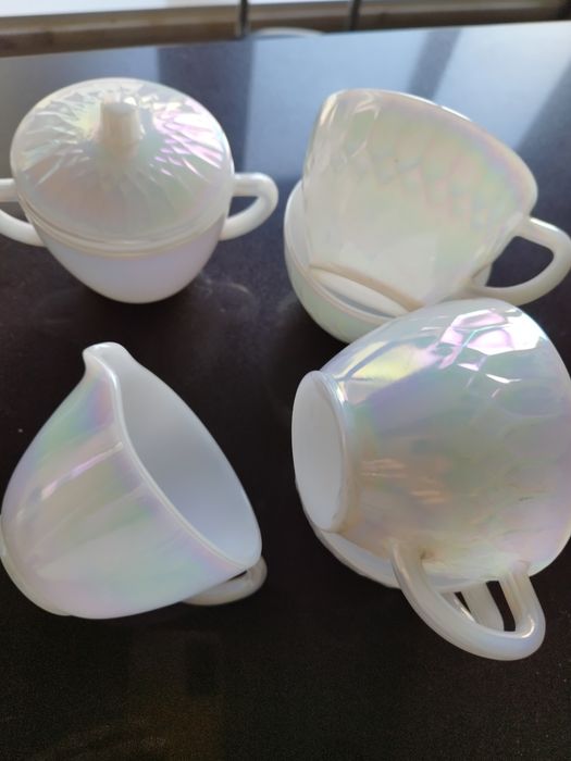 Chávenas , leiteira e açucareiro