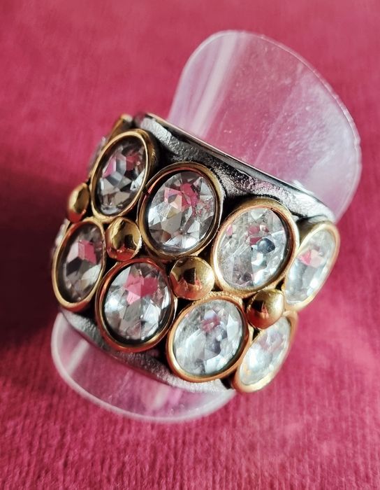 Anel bicolor, em aço, com 10 pontos de luz ovais.  T20