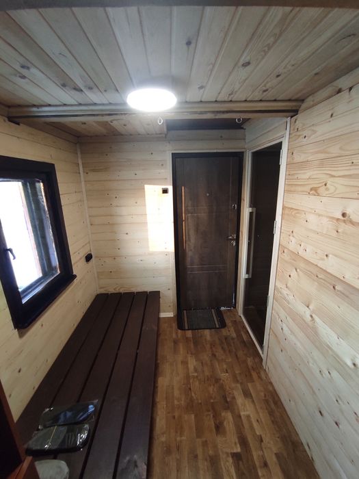 Подобово дерев'яний будинок з сауною.