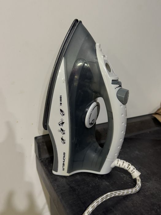 Парова Праска Grunhelm EI8817AG