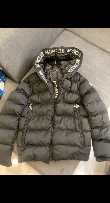 Торг!Пуховик Moncler в поношеном состоянии! Шарф в подарок!!