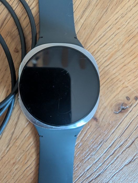 Samsung Galaxy Watch8 LTE 44 mm srebrny SM-L335F + ładowarka