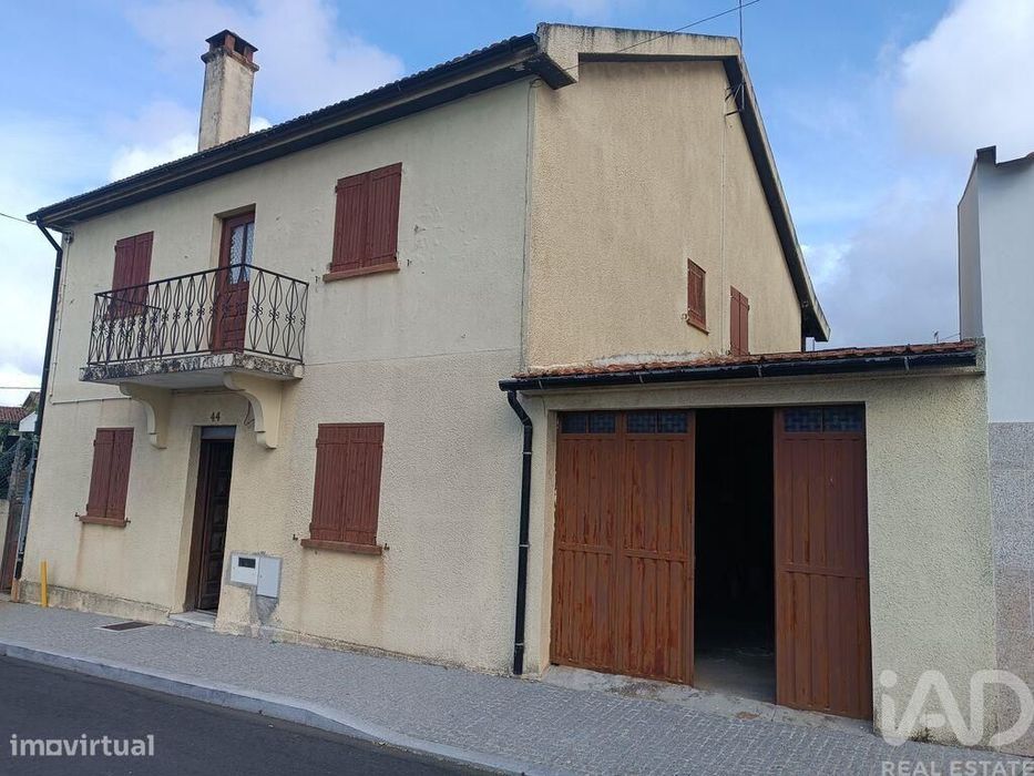 Casa / Villa T4 em Mogadouro, Valverde, Vale de Porco e Vilar de Rei d