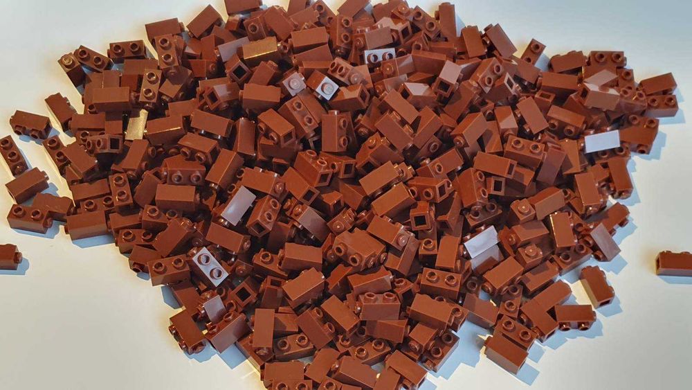 Mix klocków LEGO w brązach