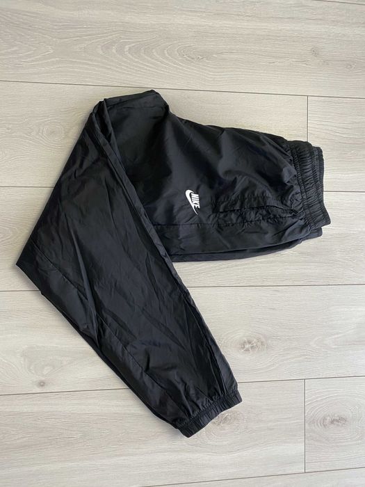 NIKE r.M oryginalne spodnie ortalionowe sportowe męskie stan BDB