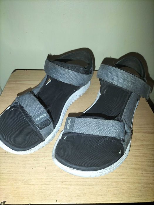 Босоножки Restime