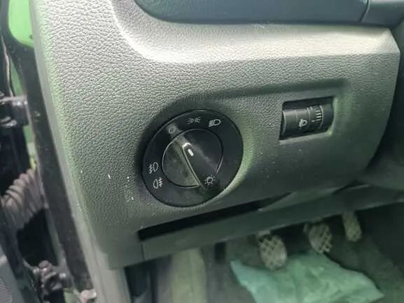 Botão / interruptor de luzes SKODA Fabia II Break (545, 5J)
