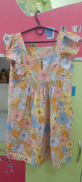 Продам сукні на дівчинку 140-152