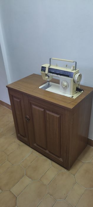 Máquina costura singer