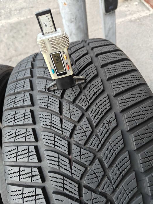 R20 235 35 шини зимові Goodyear Ultra Grip Ice 2 чудовий стан агресивні арктичні