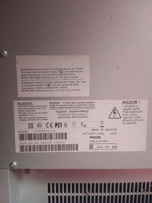 Величезний телевізор, домашній кінотеатр Philips