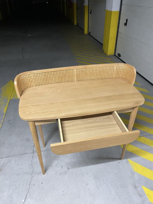 Secretária com gaveta