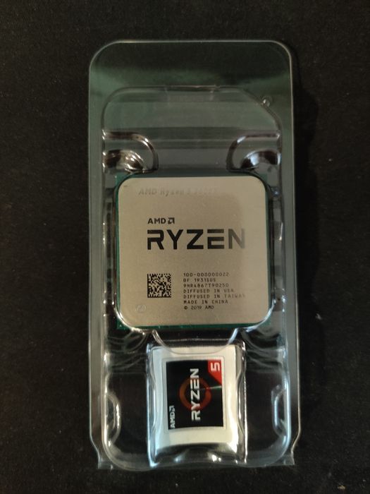 Procesor AMD Ryzen 5 3600X + boxowe chłodzenie.