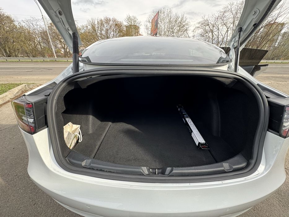 Продам авто Tesla model 3