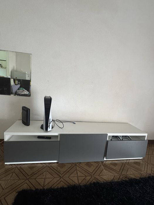 Movél praticamente novo, pouco tempo de uso, sem marcas de uso