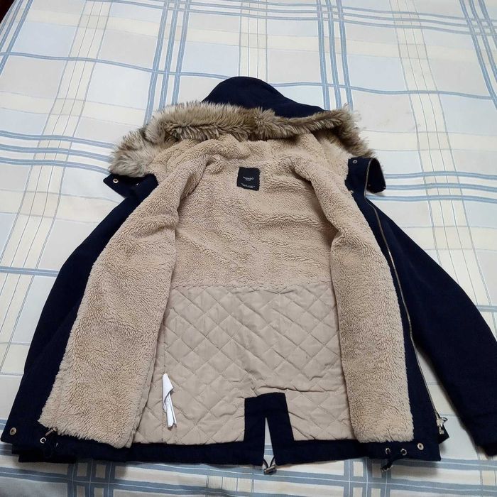 Blusão mango azul marinho com capuz e forrado