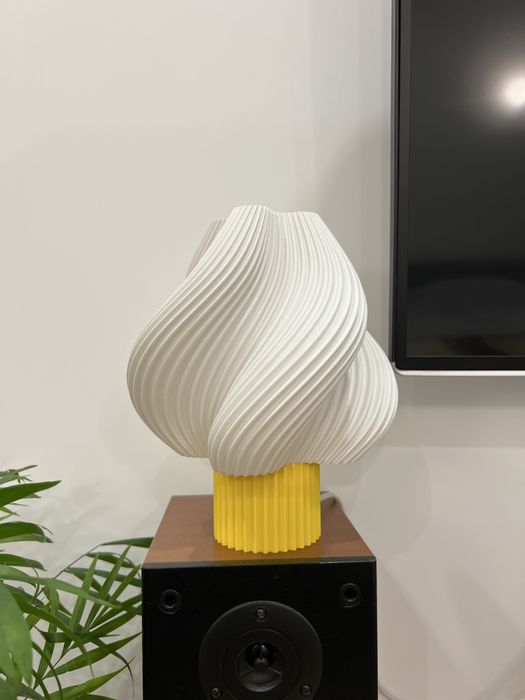 Настільна лампа з регулюванням яскравості