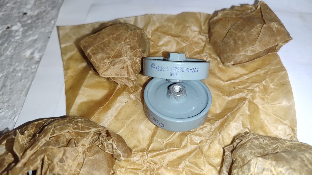 Продам Конденсаторы КВИ -3  и кви 2 новые