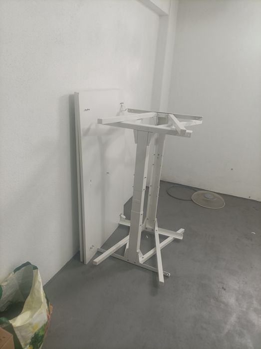 Secretária 140x80 TROTTEN (ikea)