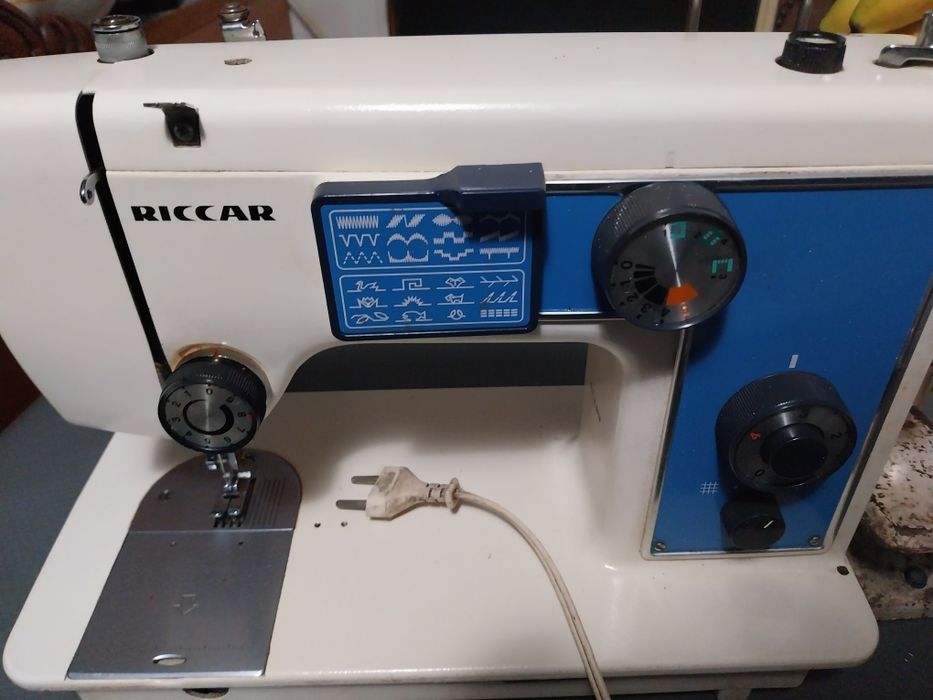 Maquina costura electrica riccar completa impecavel