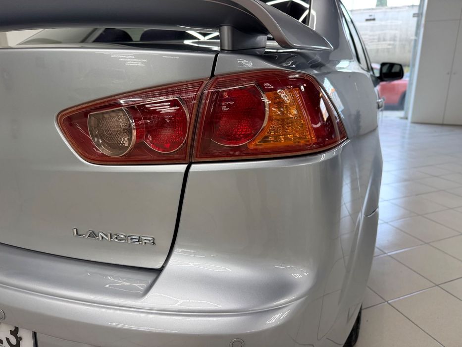 Mitsubishi Lancer 1.5 Invite