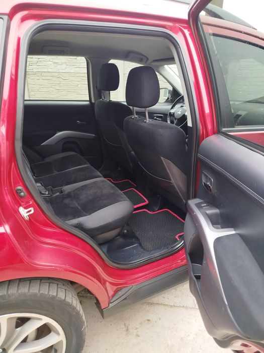 Mitsubishi Outlander XL 2012