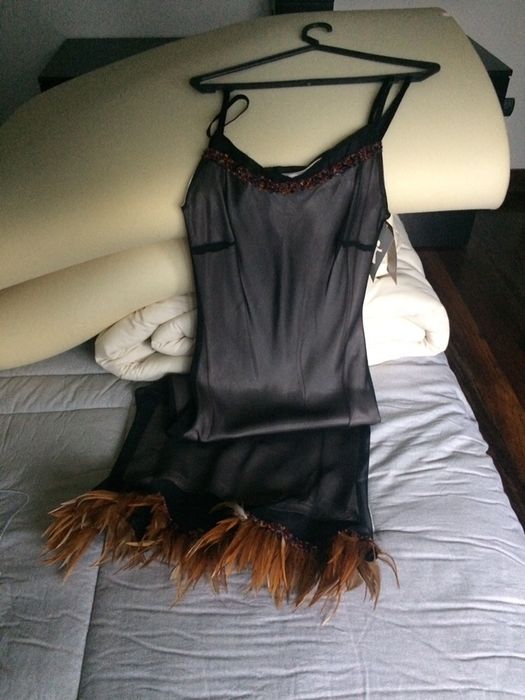 Vestido de cerimónia com penas naturais Marca conceituada LULU PARIS