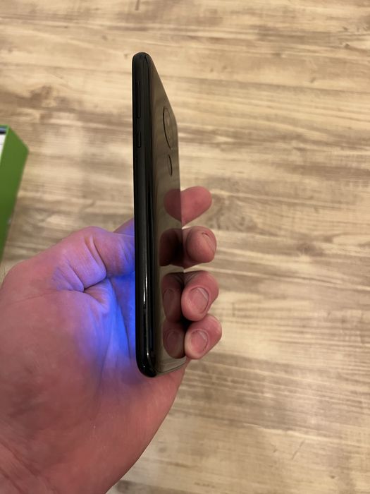 Продам мобильный телефон Motorola G7 Power!