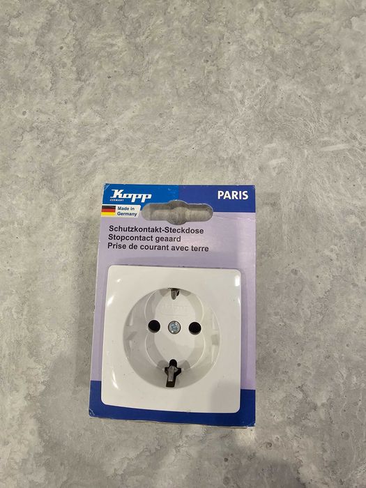 Gniazda wtykowe ze stykiem ochronnym