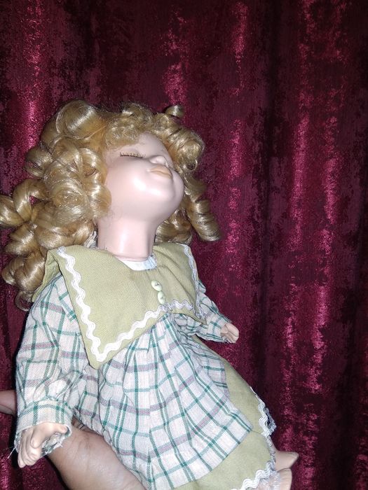 Керамическая куколка из серии "поцелуй"