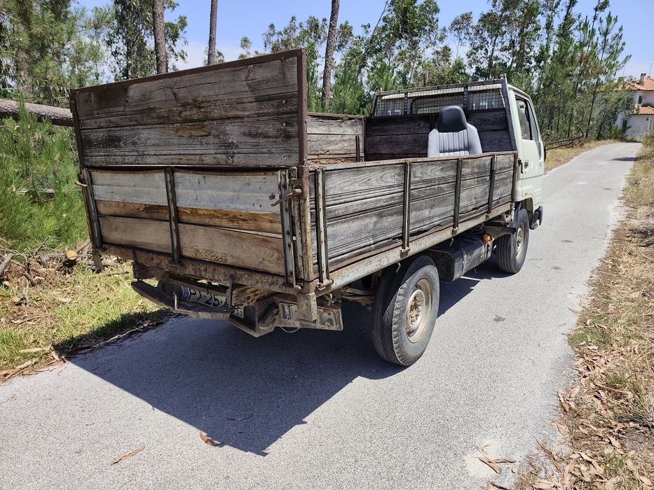 Toyota Dyna 150 com matrícula cancelada