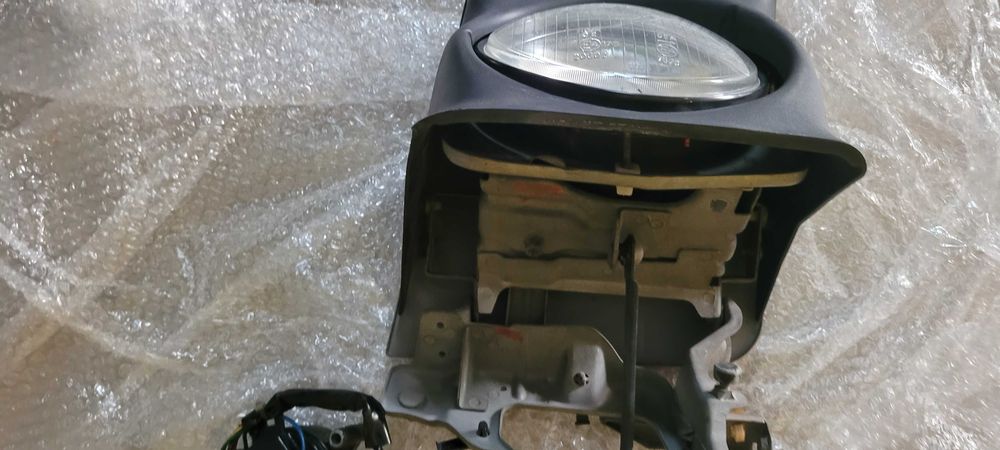 Farol lado Direito com motor MX5 Na