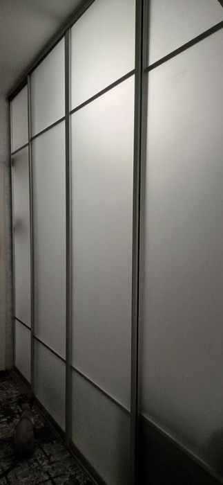 Скляні розсувні двері