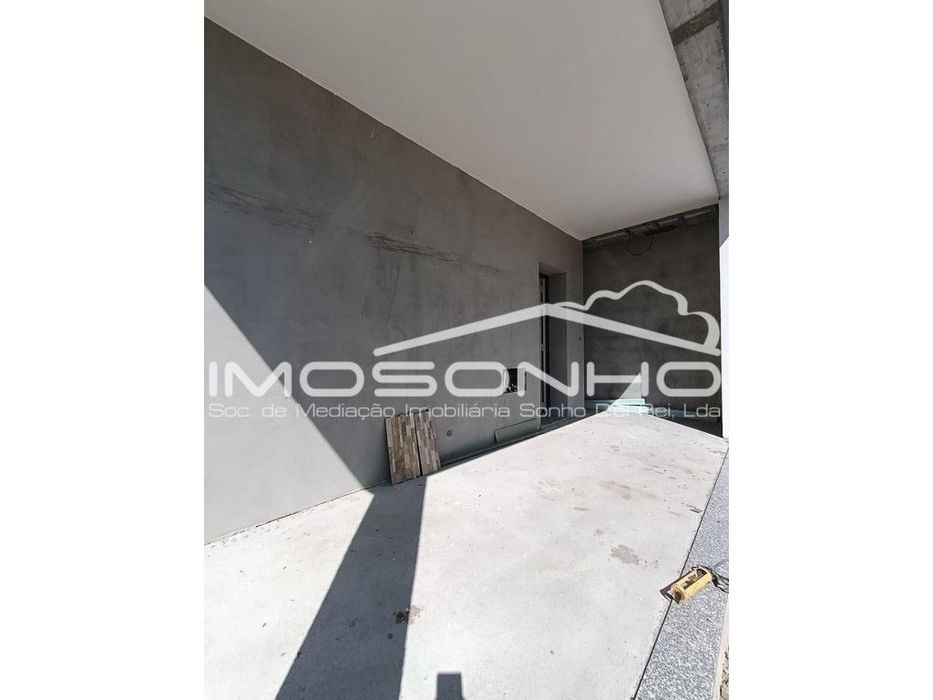 Moradia T3 de linhas modernas