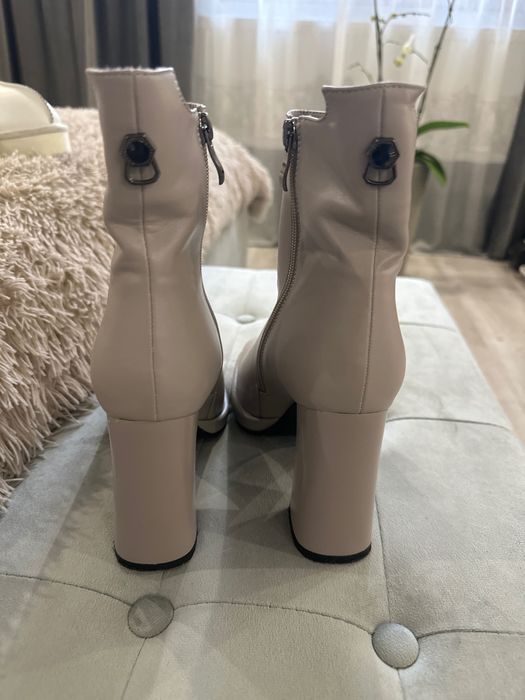 Черевички на каблуку