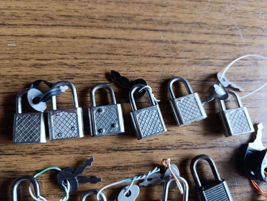 Małe kłódki do walizek podróżnych tanio CAŁOŚĆ