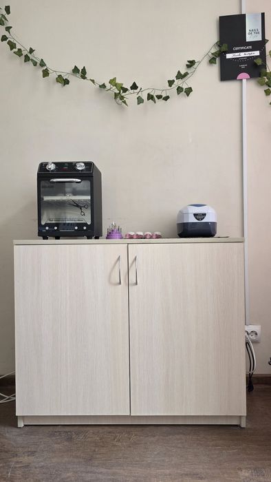 Продаю маникюрный стол,комод