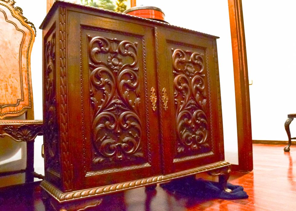 Pequeno móvel antigo, em ótimo estado.